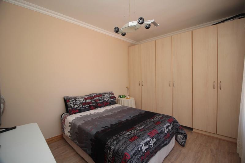 5 Bedroom Property for Sale in Fraaiuitsig Western Cape